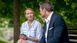 Beim gemeinsamen Musik hören ist es um Selina (Katja Rosin) geschehen: Sie verliebt sich in Christoph (Dieter Bach).