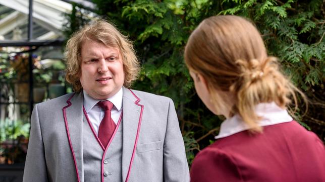 Bild: ARD/Christof Arnold Bela (Franz-Xaver Zeller) macht Lucy (Jennifer Siemann) klar, dass er nicht die zweite Wahl sein möchte ...