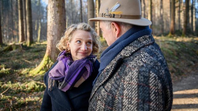 Bild: ARD/Christof Arnold Bettina (Natalie Hünig) hofft, dass André (Joachim Lätsch) sie bittet, zu bleiben.