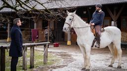 Christoph (Dieter Bach) bekommt aus Lars (Christoph Mory.) nichts heraus.