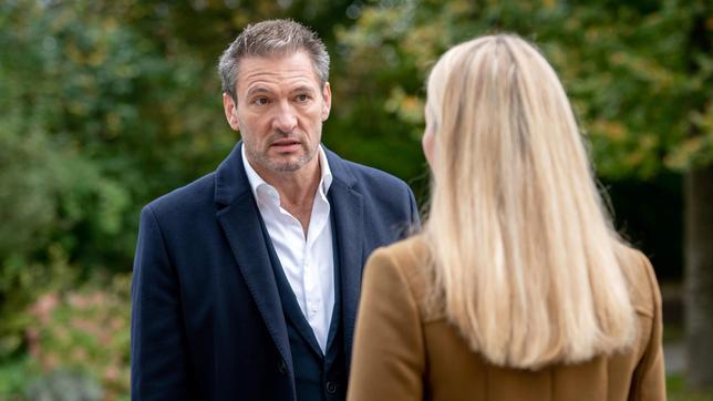 Bild: ARD/Christof Arnold Christoph (Dieter Bach) beteuert vor Selina (Katja Rosin), Ariane nichts angetan zu haben.