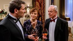 Christoph (Dieter Bach.) erfährt, dass Werner (Dirk Galuba) und Susan (Marion Mitterhammer) für die Verhaftung seines Sohnes verantwortlich sind.