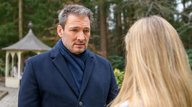 Bild: ARD/Christof Arnold Christoph (Dieter Bach) fragt Selina (Katja Rosin), ob sie früher heiraten wollen.