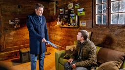 Christoph (Dieter Bach) macht Tim (Florian Frowein) klar, wie viel es ihm bedeuten würde, wenn er in das Familienunternehmen einsteigt.