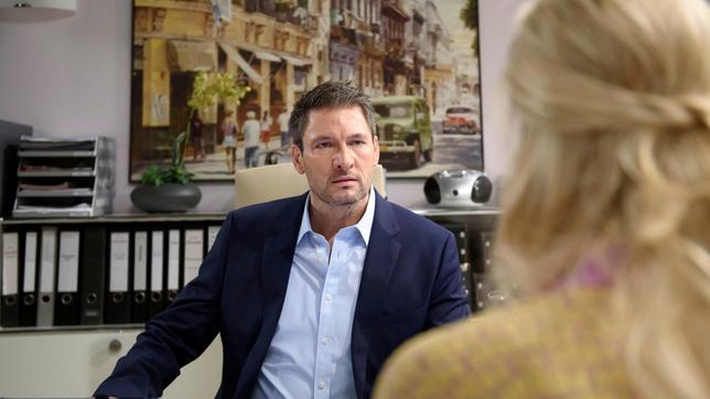 Bild: ARD/Christof Arnold Christoph (Dieter Bach) verlangt von Alicia (Larissa Marolt) eine echte zweite Chance.