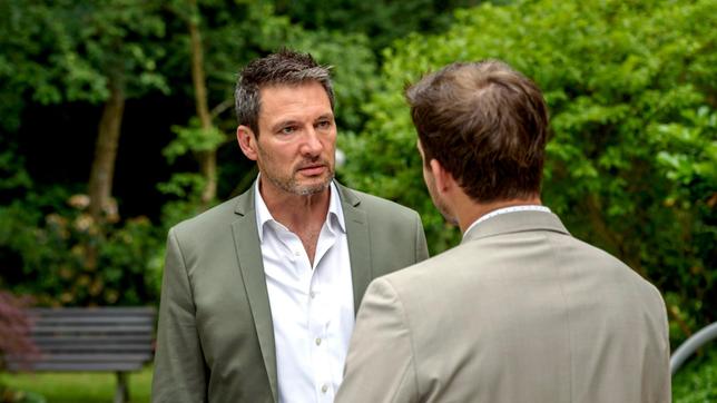Bild: ARD/Christof Arnold Christoph (Dieter Bach) warnt Boris (Florian Frowein) vor Tobias.