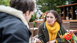 Denise (Helen Barke) konfrontiert Joshua (Julian Schneider) mit ihrem Wissen über Werners Urkundenfälschung.