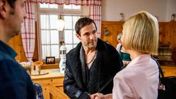 Dexter Torrence (Andreas Beckett) platzt in das Date von Nils (Florian Stadler) mit dessen Internetbekanntschaft (mit Komparsin).