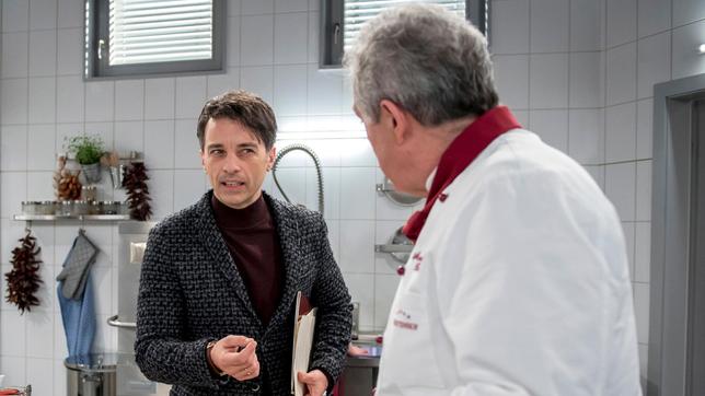 Bild: ARD/Christof Arnold Die Stimmung zwischen Robert (Lorenzo Patané) und André (Joachim Lätsch) verschärft sich.