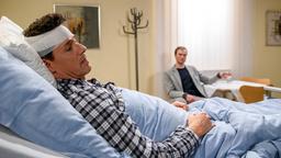 Dirk (Markus Pfeiffer) versucht vergeblich, sich seinem Sohn Steffen (Christopher Reinhardt) anzunähern.