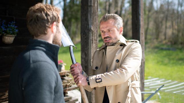 Erik (Sven Waasner) drohen wegen Florians (Arne Löber) Erpressung die Sicherungen durchzubrennen.