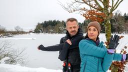 Erik (Sven Waasner) freut sich, als Nicole (Dionne Wude) doch Freude am Gewinnen entwickelt.