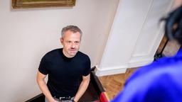 Erik (Sven Waasner) schafft es, sich gegenüber Sophia (Krista Birkner) zu behaupten.