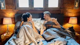 Erik (Sven Waasner) und Nicole (Dionne Wudu) sind entsetzt, als sie halbnackt nebeneinander aufwachen.