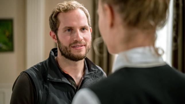 Bild: ARD/Christof Arnold Florian (Arne Löber) ahnt nichts, von Majas (Christina Arends) Geheimnis.