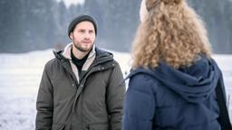 Florian (Arne Löber) denkt, dass Maja (Christina Arends) wegen ihm bei Rosalies Kampagne mitmacht.