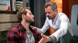 Florian (Arne Löber) gesteht Erik (Sven Waasner), dass er Maja immer lieben wird.