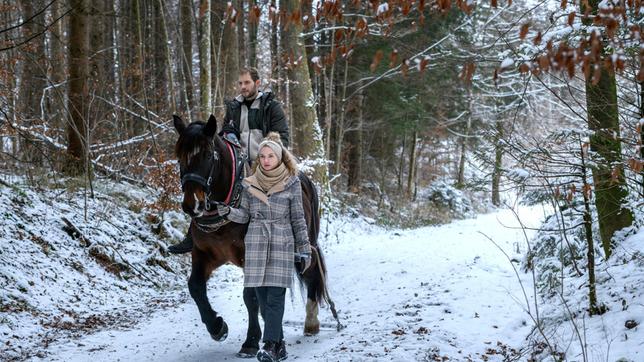 Bild: ARD/Christof Arnold Florian (Arne Löber) gesteht Maja (Christina Arends), dass er sie noch immer liebt.