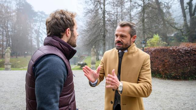 Bild: ARD/Christof Arnold Florian (Arne Löber) stellt Erik (Sven Waasner) aufgebracht zur Rede.