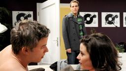 Xaver erwischt Martin und Kira