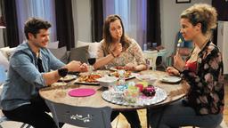 Sturm der Liebe Folge 2148 21.01.2015: Jonas, Tina und Poppy beim Essen
