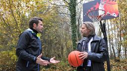 Sturm der Liebe Folge 2152 27.01.2015: Michael und Niklas spielen Basketball