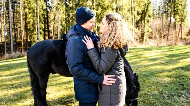 Franzi (Léa Wegmann) träumt, dass Tim (Florian Frowein) und sie endlich zusammenkommen.