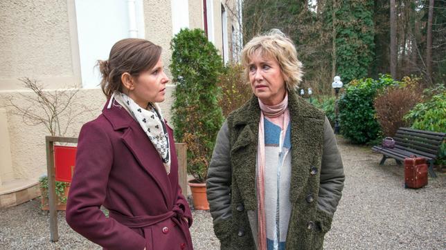 Bild: ARD/Marco Meenen Gerti (Beatrice Richter) gesteht Melli (Bojana Golenac), dass sie ihre Mutter ist.
