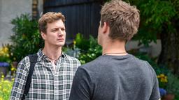 Henry (Patrick Dollmann) erfährt von Paul (Sandro Kirtzel), dass Jessica ihn angelogen hat.