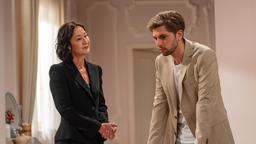 Henry (Elias Reichert) fällt es schwer, Sophias (Krista Birkner) Nähe zu ertragen.