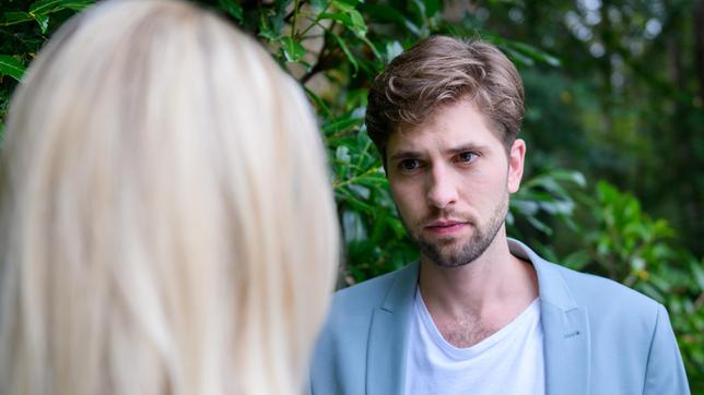 Bild: ARD/WDR/Christof Arnold Henry (Elias Reichert) hat ein mächtig schlechtes Gewissen in Bezug auf Larissa (Vivien Wulf).