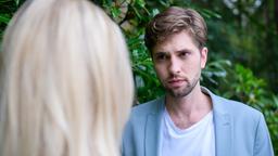 Henry (Elias Reichert) hat ein mächtig schlechtes Gewissen in Bezug auf Larissa (Vivien Wulf).