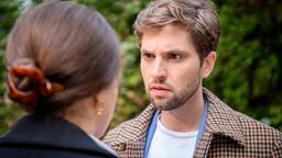 Henry (Elias Reichert) ist erschüttert, als Maxi (Katharina Scheuba) ihm gesteht, dass sie Sophias Schwarzgeldtransport an den Zoll verraten hat.