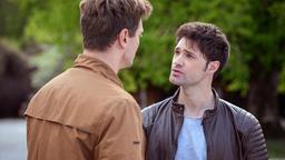 Henry (Patrick Dollmann) macht Joshua (Julian Schneider) für seine Lage verantwortlich.