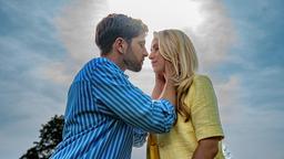Henry (Elias Reichert) und Larissa (Vivien Wulf) werden ein Paar.