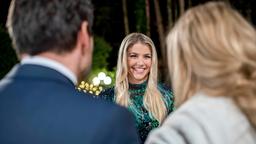 Hochzeit: Schlagerstar Beatrice Egli wünscht Christoph (Dieter Bach) und Alicia (Larissa Marolt, ) viel Glück für ihre gemeinsame Zukunft.