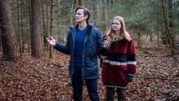 Im Gegensatz zu Lucy (Jennifer Siemann) geht Joell (Peter Lewys Preston) die Geistersuche mit Feuereifer an.