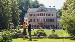 Im Park des "Fürstenhof" macht Eva (Uta Kargel) Robert (Lorenzo Patané) klar, dass sie Valentina die Wahrheit über die Unfallnacht sagen müssen.