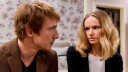 Jessica (Isabell Ege) vertraut Viktor (Sebastian Fischer) ihre Ängste an.