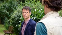 Joshua (Julian Schneider) macht Robert (Lorenzo Patané) ein schockierendes Geständnis.