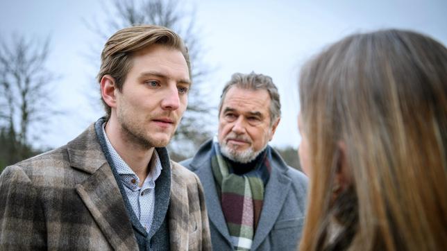 Bild: ARD/Christof Arnold Judith (Veronika von Lauer-Münchhofen) und Heinrich (Ralph Schicha) wähnen sich am Ziel, als Shirin Henning (Matthias Zera) für den gemeinsamen Ausflug absagt.