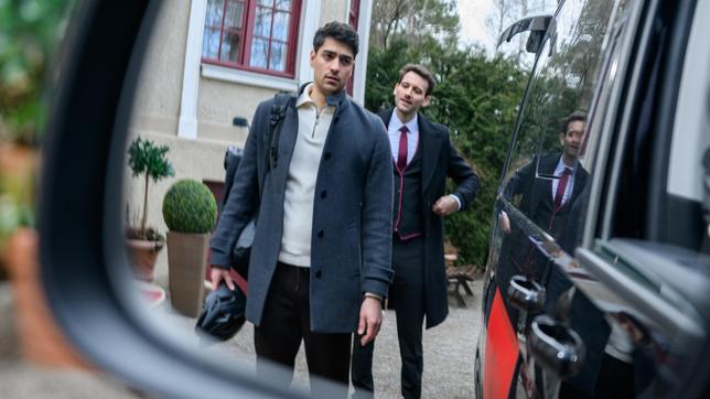 Bild: ARD/WDR/Christof Arnold Julian (Tim Borys) wird klar, dass Leander (Marcel Zuschlag) Eleni nicht so einfach aufgeben wird.