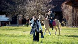 Kann Viktor (Sebastian Fischer, h.) Xenia (Elke Winkens) von einer erneuten Flucht abhalten?