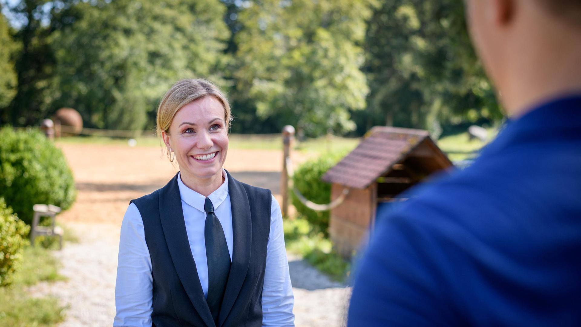 Katja (Isabell Stern) macht Vincent (Martin Walde) ein Liebesgeständnis.