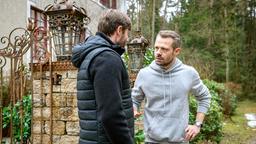 Lars (Christoph Mory) erwähnt gegenüber Erik (Sven Waasner), dass sich Cornelius in der Nähe befindet.