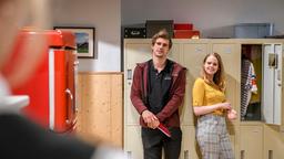 Lucy (Jennifer Siemann) bekommt mit, dass zwischen Paul (Sandro Kirtzel) und Michelle (Barbro Viefhaus) dicke Luft herrscht.