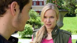Luisa (Magdalena Steinlein) spürt, dass David (Michael N. Kühl) nicht der Richtige ist und gibt ihm einen Korb.