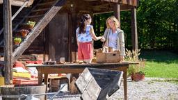 Madeleine (Dominique Marquet) und Denise (Helen Barke) lernen sich kennen.