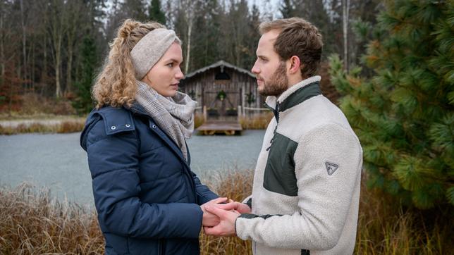 Bild: ARD/Christof Arnold Maja (Christina Arends) bittet Florian (Arne Löber), ihrer Liebe noch eine Chance zu geben.