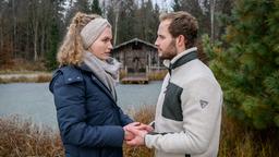 Maja (Christina Arends) bittet Florian (Arne Löber), ihrer Liebe noch eine Chance zu geben.